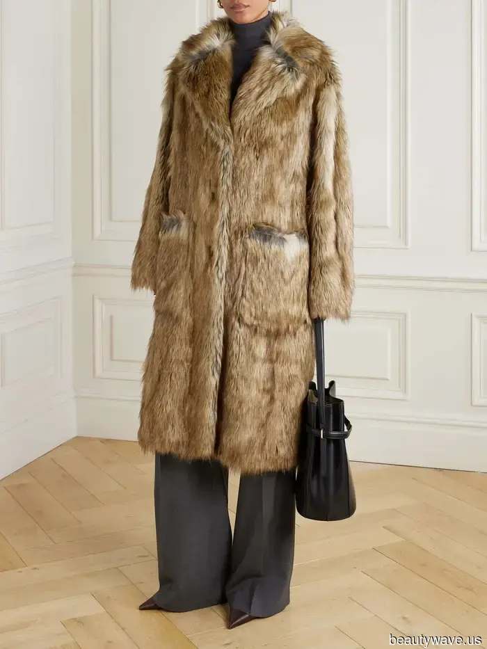 Todos mis amigos de moda chic tienen un abrigo de esta marca francesa&mdash;8 estilos elegantes aún en stock