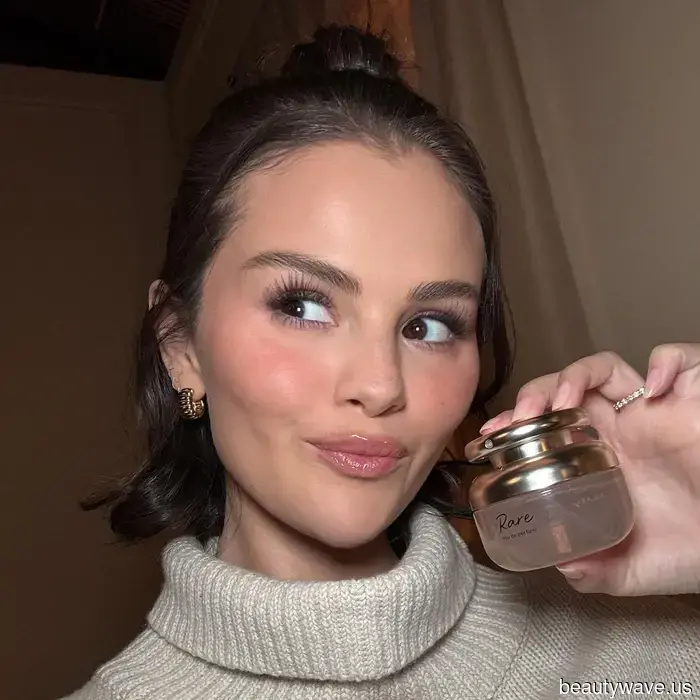 Новый парфюм Rare Beauty — это всё, о чём может говорить моя группа в чате. Вот мои честные мысли.