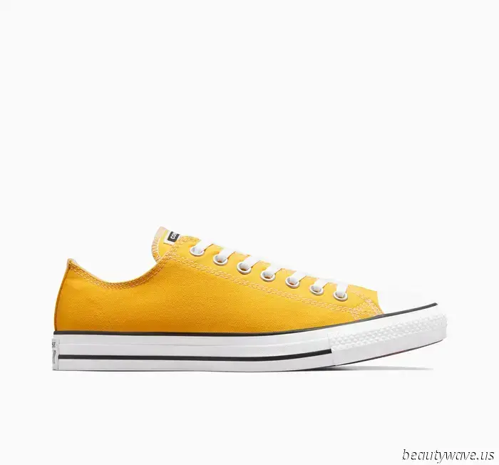 If you're wearing jeans and a white t-shirt this summer, consider replacing this outdated sneaker color trend with this alternative.