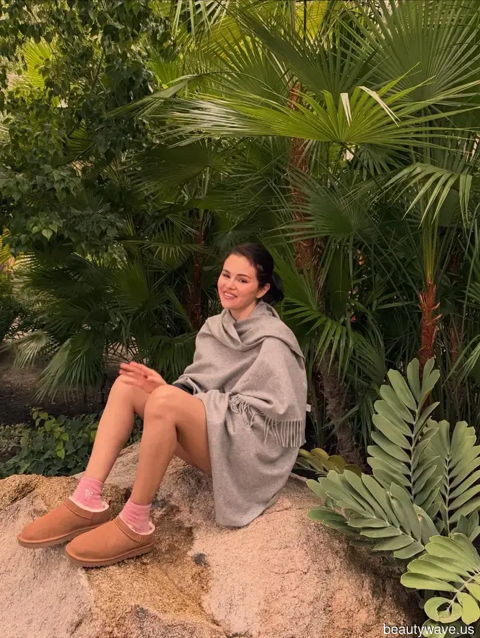 Сезон Ugg&mdash;стилизация трикотажа Селены Гомес сделала спорные туфли безусловно роскошными