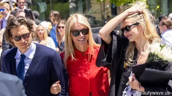 This summer, achieving a fashionable look is as simple as combining these two color trends.