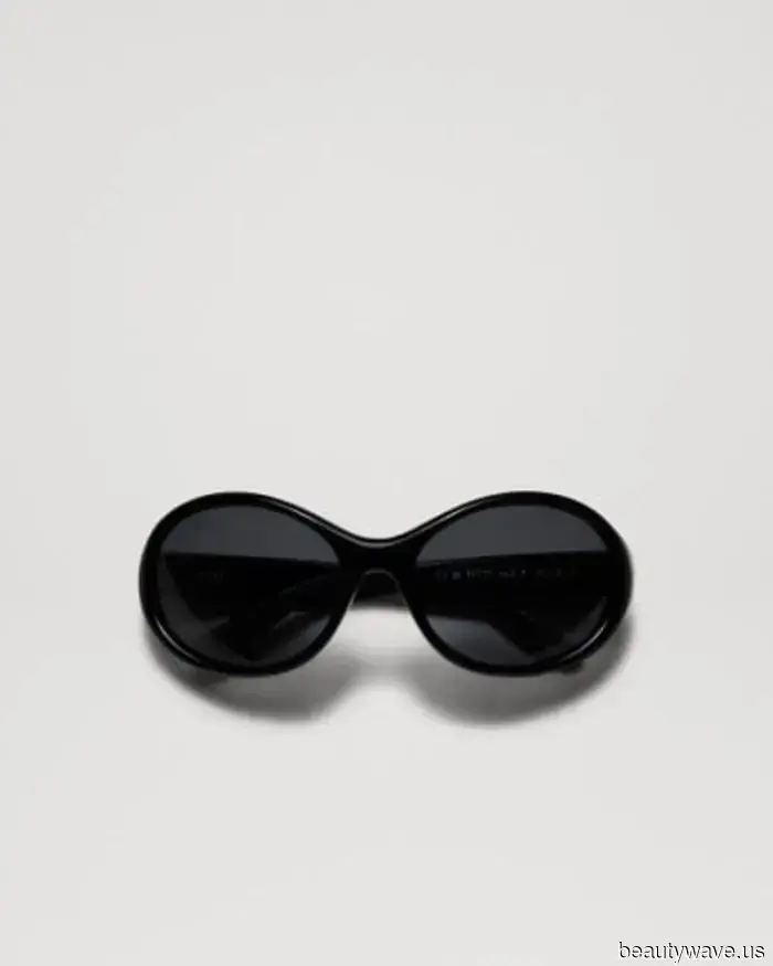 Rather than Aviators or Ovals, this 2000s sunglasses trend gives an outfit a 2026 peak appearance.