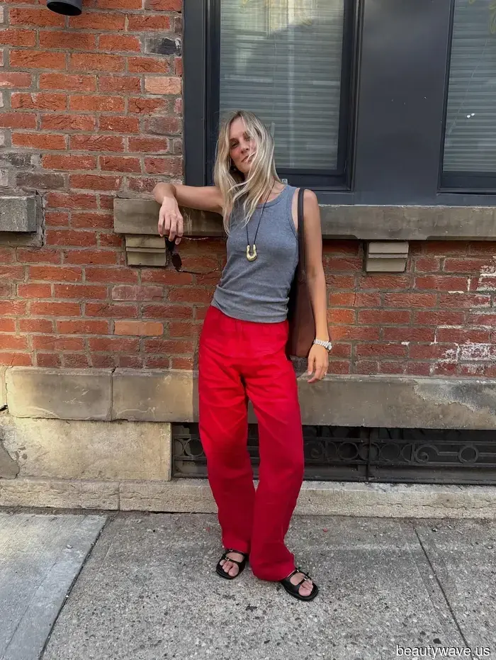 Rote Jeans sind im Trend, das sind die genauen Schuhfarben, die am schicksten dazu aussehen.