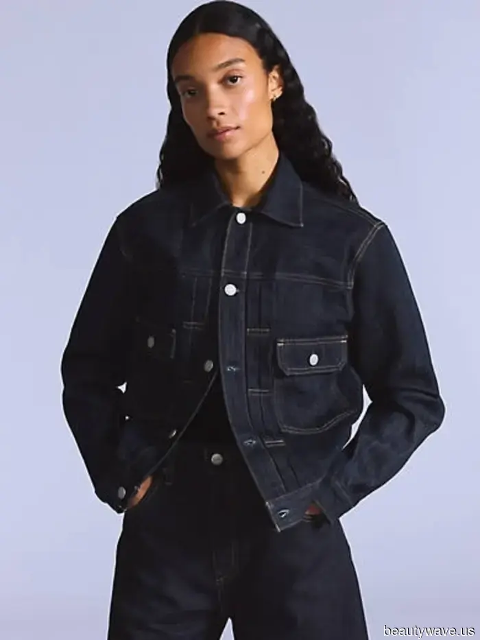 This Outdated Denim Combination is Suddenly the Most Stylish Way to Wear Jeans for Fall 2025.