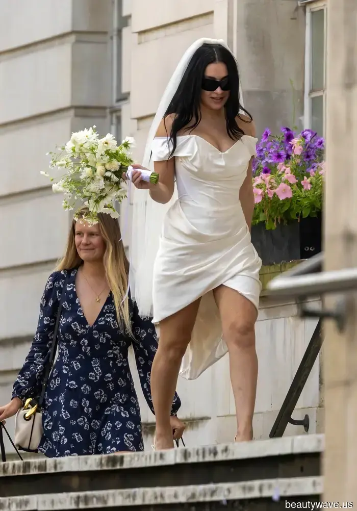 What to Wear to a Courthouse Wedding, Based on Brides Who Pulled It Off with Ease