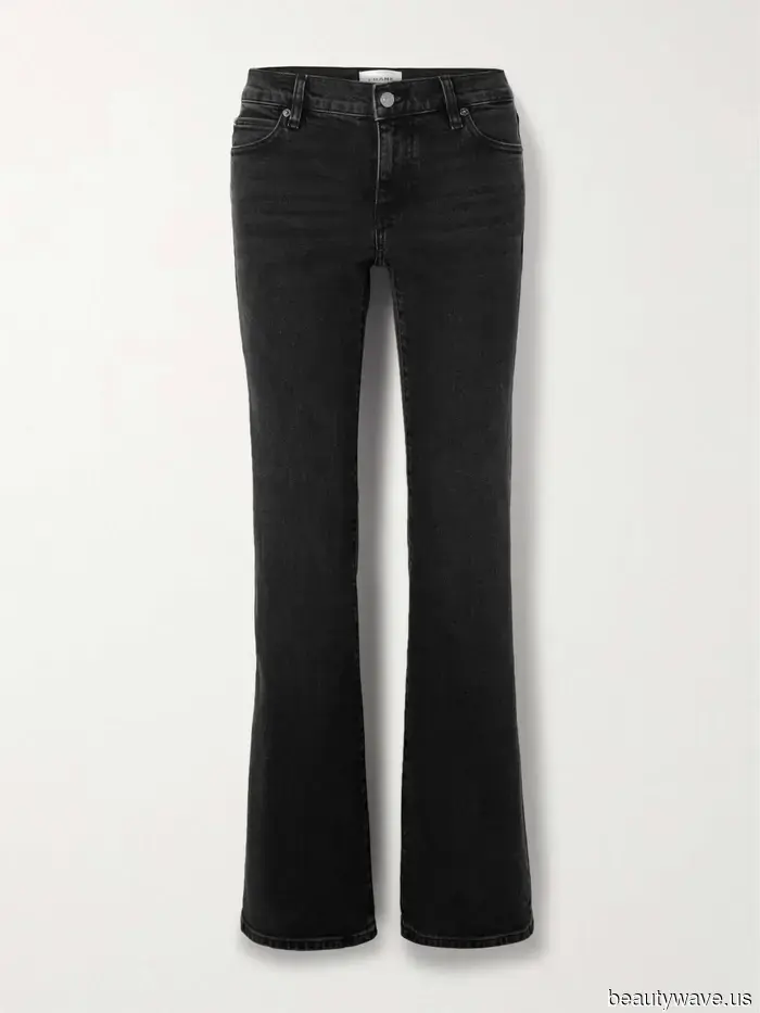 Dark blue jeans are undoubtedly trendy for Fall 2025, but there's also another sophisticated denim wash that's gaining popularity.