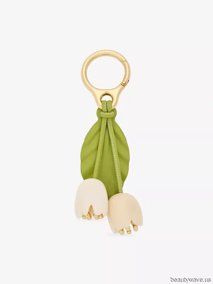 My friend inquired about the accessories that will be in style this season—without a doubt, these six will be.