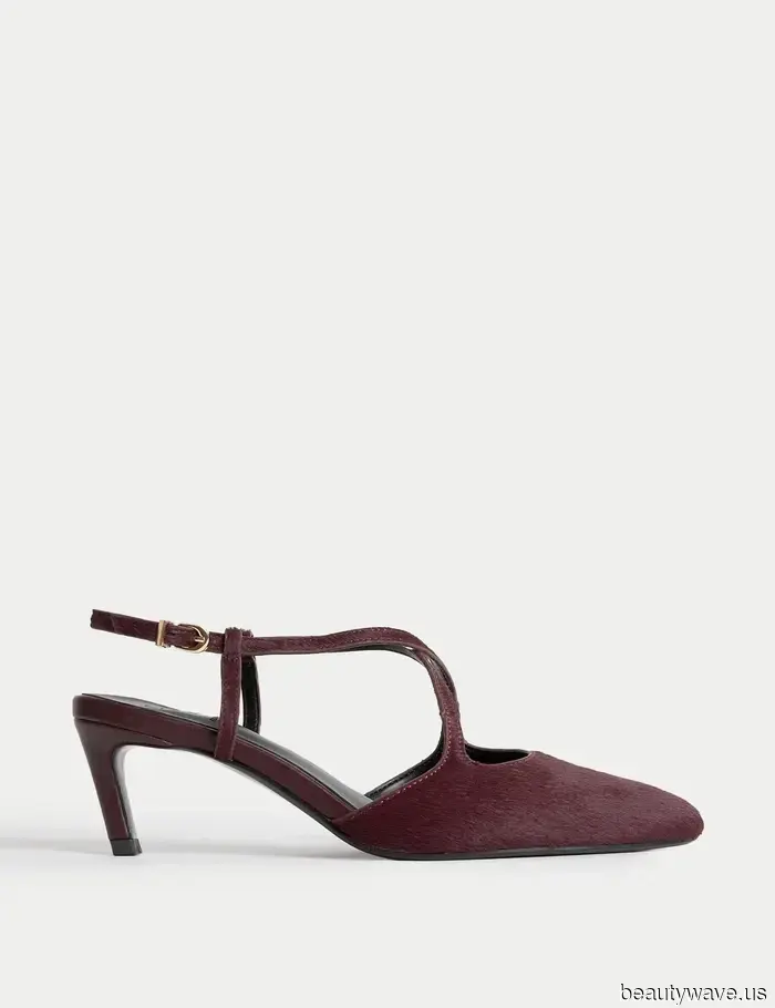 Victoria Beckham Sported a Beautiful Color Combination That Stylish Dressers Will Imitate Soon.