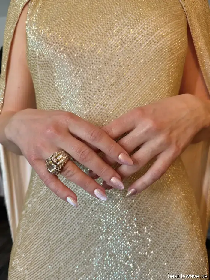 Forget Glazed Nails—My Friends and I Keep Requesting This Superior Chrome Mani at the Moment.