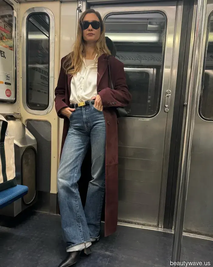 Modeleute in Paris werden ihre Jeans mit diesem offensichtlichen Oberbekleidungsstück im Herbst stylen.