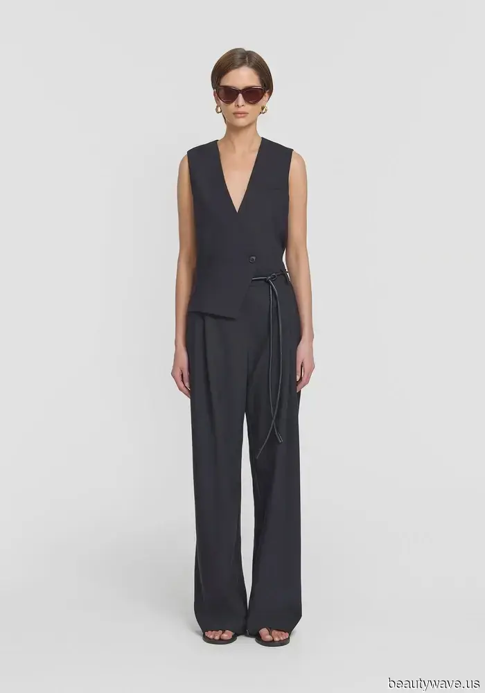 Ho iniziato con 30 paia di jeans *troppi*&mdash;ecco cosa è sopravvissuto al mio enorme ripulire dell'armadio.