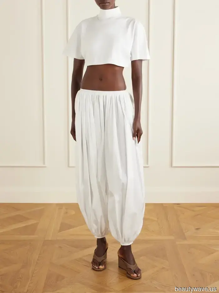 Not Linen, Not Taffeta—Stylish Dressers Are Embracing This Transitional Trouser Trend for Autumn.