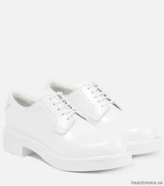 Non mocassini, non ballerine&mdash;Questa è la nuova tendenza delle scarpe flat del 2026