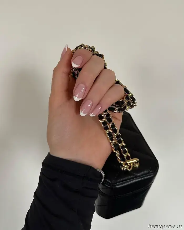 Beauty Editors Concur: This Simplistic French Manicure Trend Is an Evergreen Attraction.