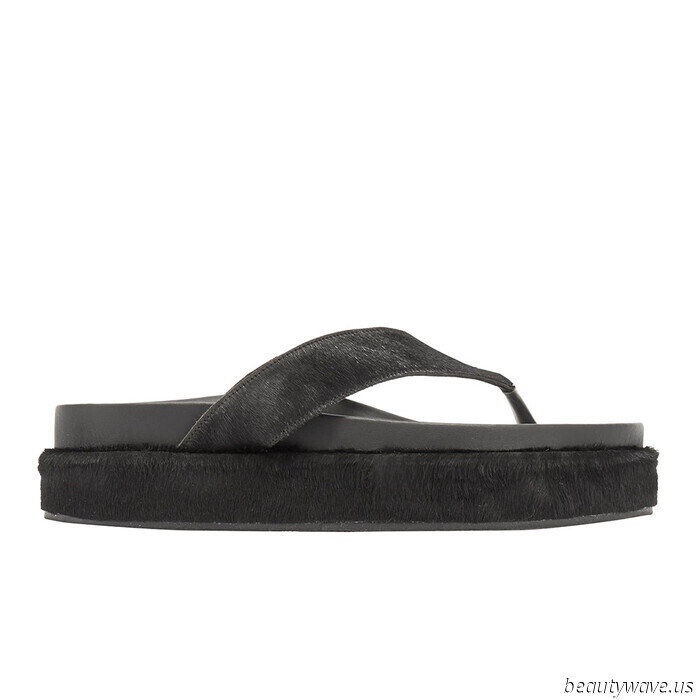 Out of nowhere, the "ugly" sandal trend that Jennifer Aniston frequently sported in the '90s has made a comeback.