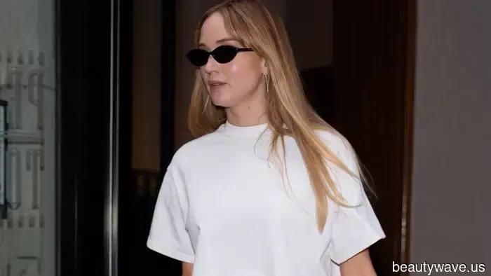 I believed this pant trend was definitely over until I spotted J.Law sporting it with those boots.