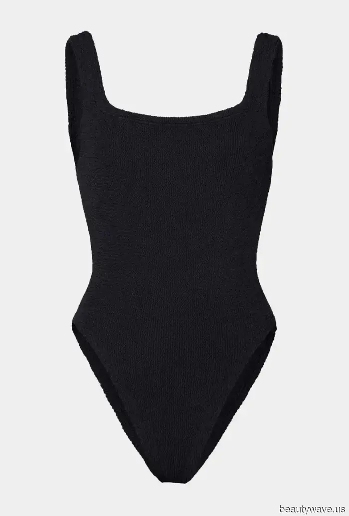 Klassisch, zeitlos und immer schick: Elegante Französinnen greifen in jedem Sommer auf diesen Badeanzug-Stil zurück.