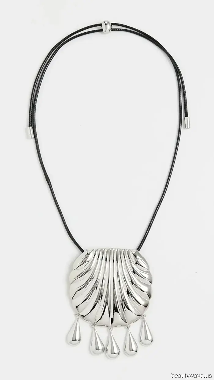 Editors from Who What Wear shared their top 38 fashion discoveries of the month with me.