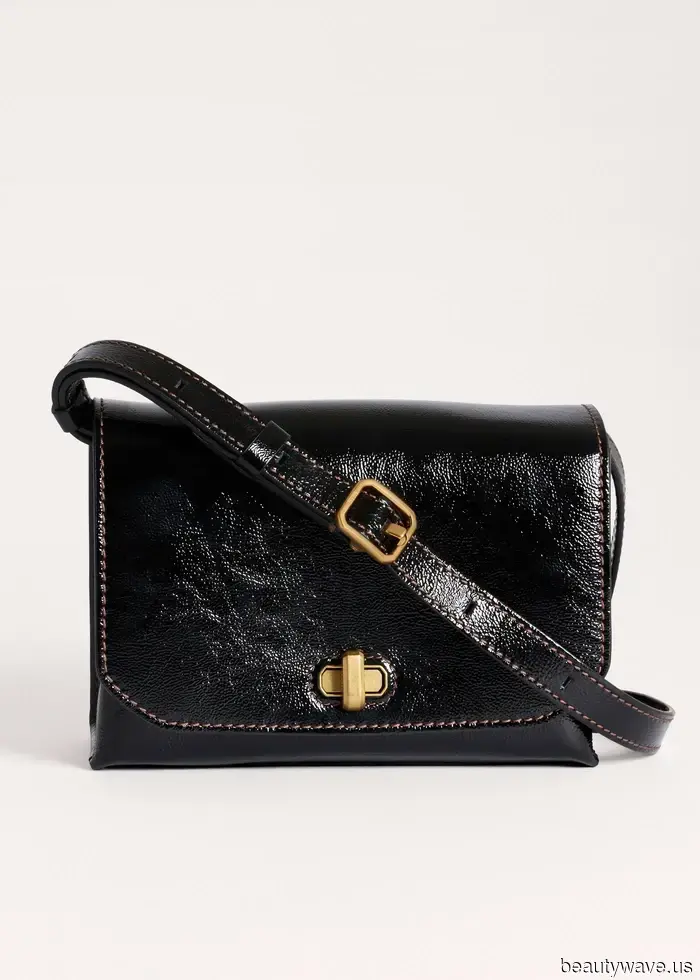 Victoria Beckham ci ha appena mostrato esattamente come indossare alcune delle tendenze cromatiche più importanti dell'inverno 2025.