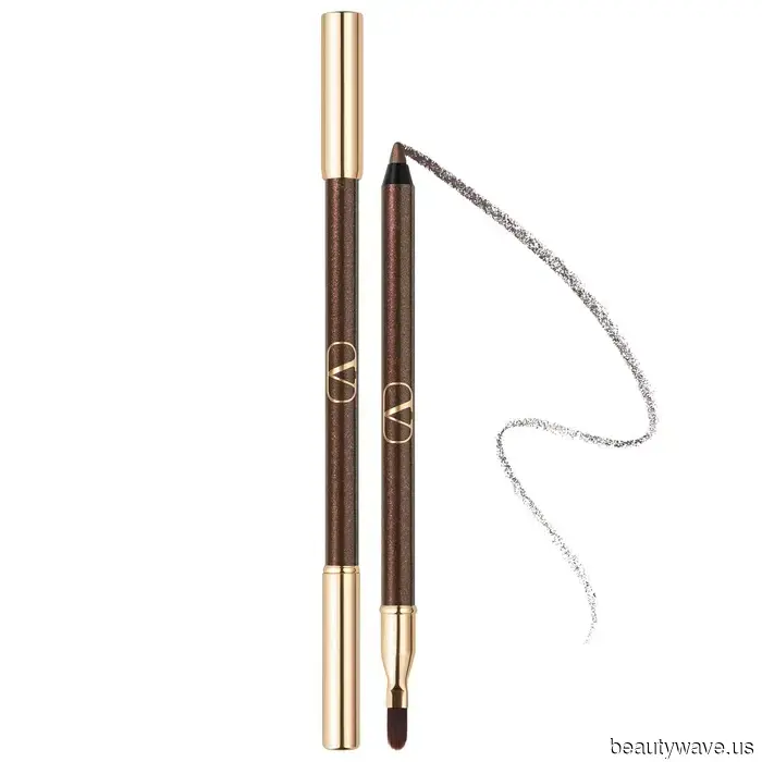 From Denim-Blue Eyes to Dark Matte Lips: The Most Sophisticated Makeup Trends to Try This Fall