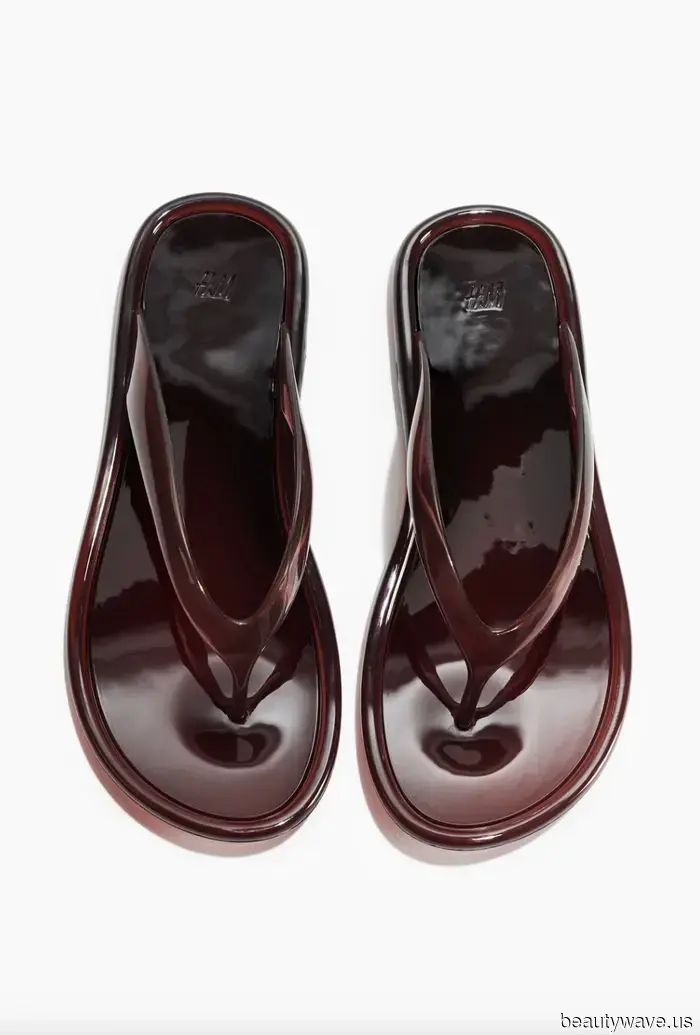 Le ragazze cool di L.A. indossano queste 5 tendenze di scarpe estive per apparire senza sforzo chic.