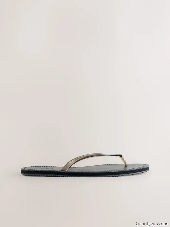 5 Minimalist Summer Shoe Trends That Classic Dressers Choose for a Chic and Expensive Look