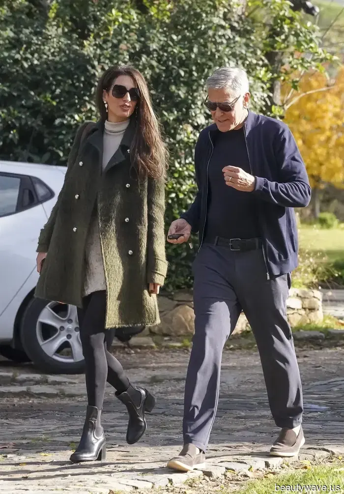 Amal Clooney hizo que las botas de tobillo simples se vieran elegantes para un almuerzo con estrellas Michelin en Provenza.
