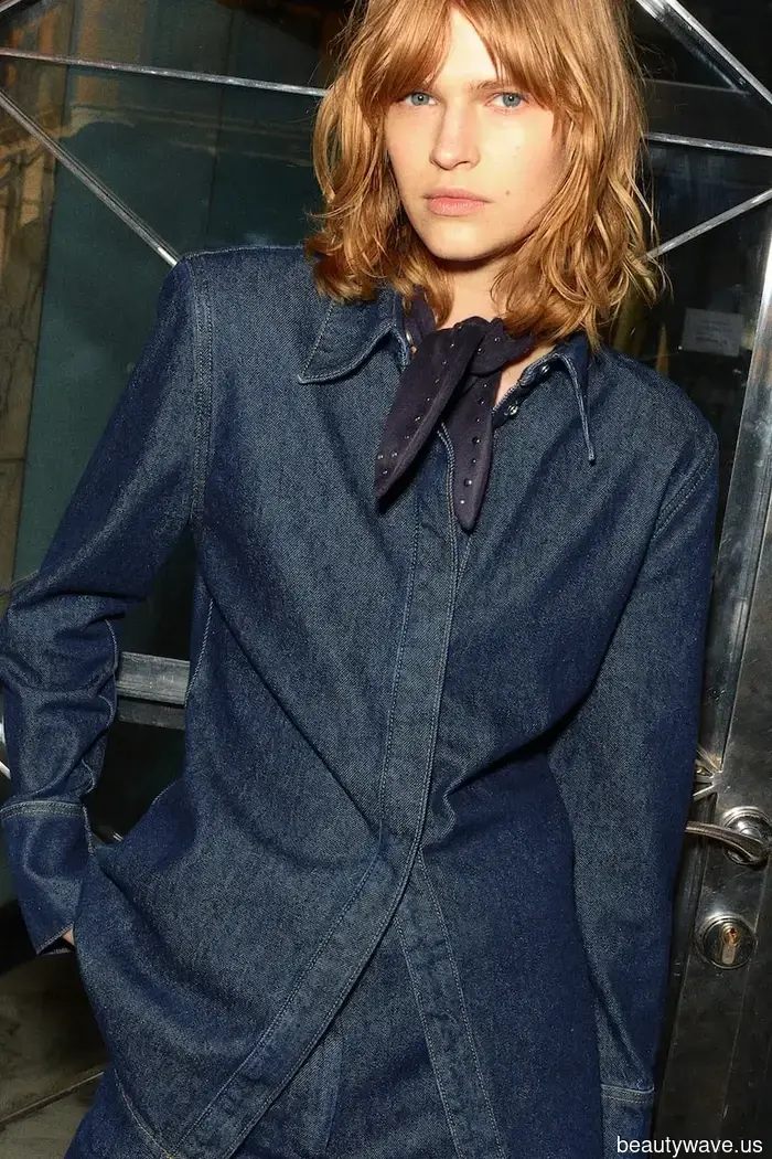 Sicher, Schwarz ist schick, aber jeder mit gutem Geschmack trägt gerade diese elegante Farbe stattdessen.