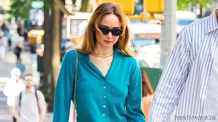 I wouldn't wear flip-flops in New York or London—here's the stylish footwear I choose instead.