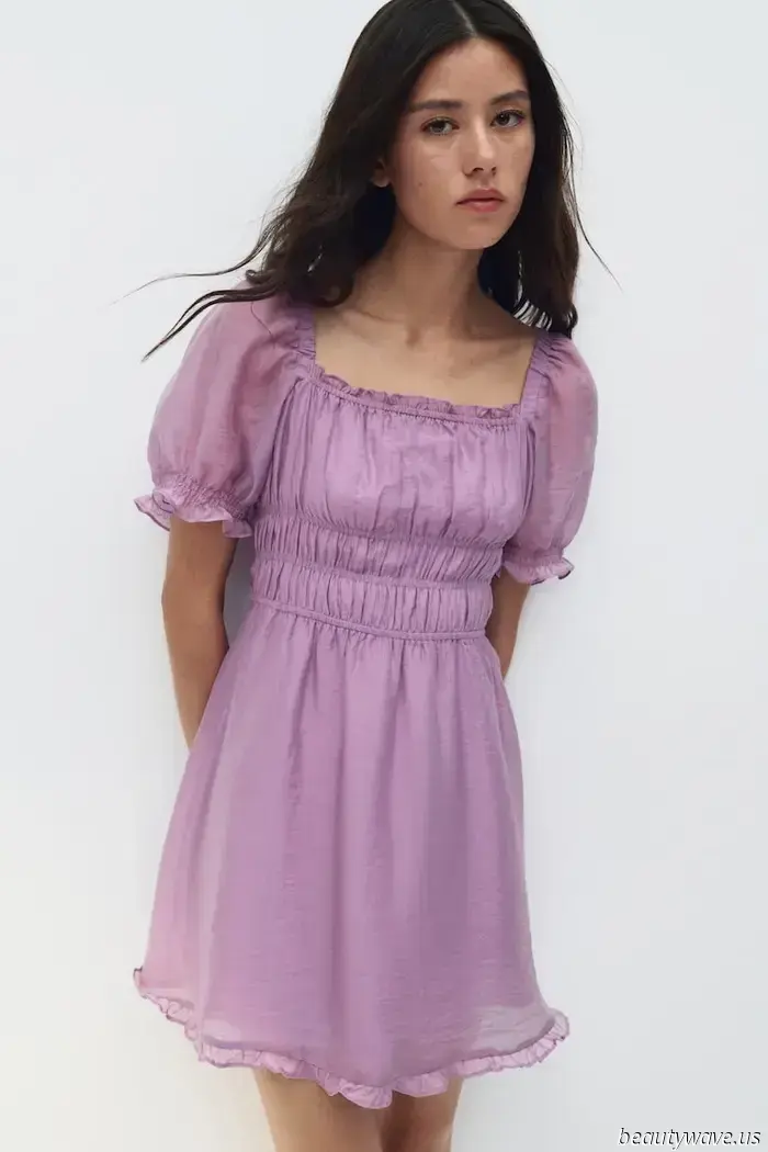 La gente de moda en Nueva York acaba de descubrir una nueva tendencia de color de zapatos que hace que los minifaldas "básicas" se sientan tan frescas