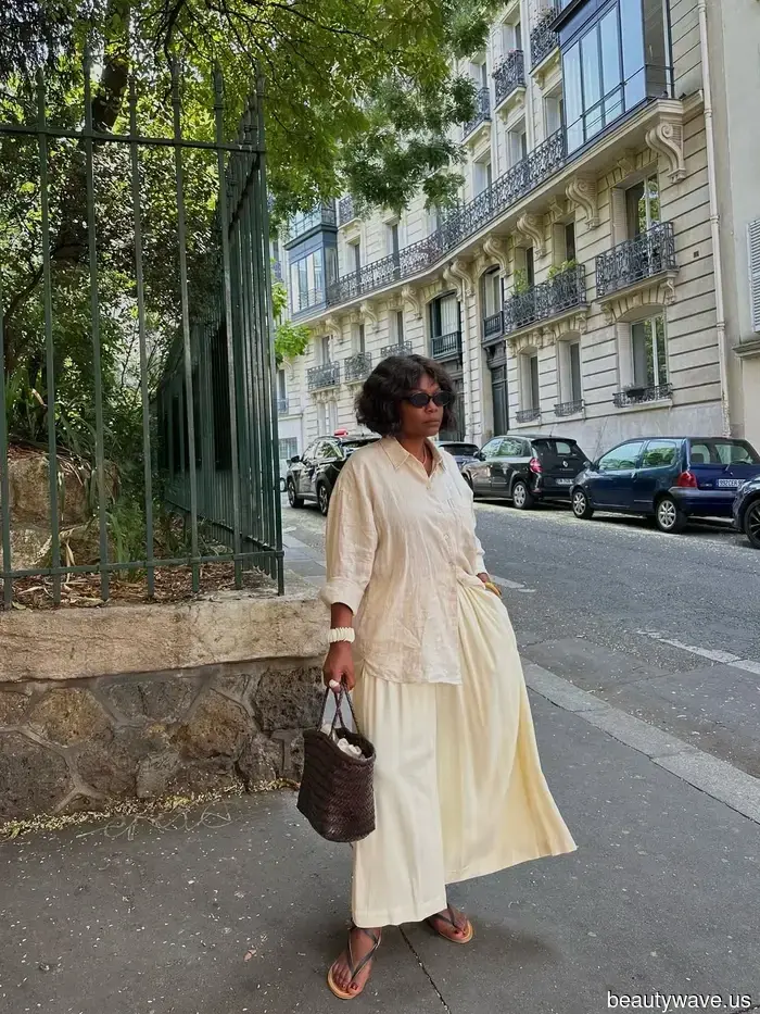 A Parigi, le donne più chic indossano uno di questi abbinamenti tra scarpe basse e pantaloni cropped.