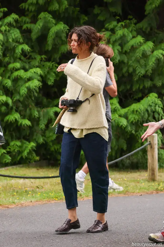 Zendaya trägt bereits den elegantesten Schuhfarben-Trend des Herbstes.