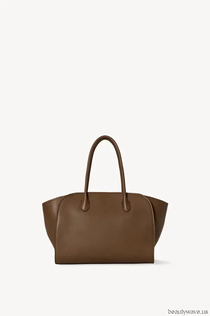 Le persone alla moda hanno dichiarato questa la borsa Row, l'acquisto cult della primavera&mdash;ed è ancora più chic della Margaux.