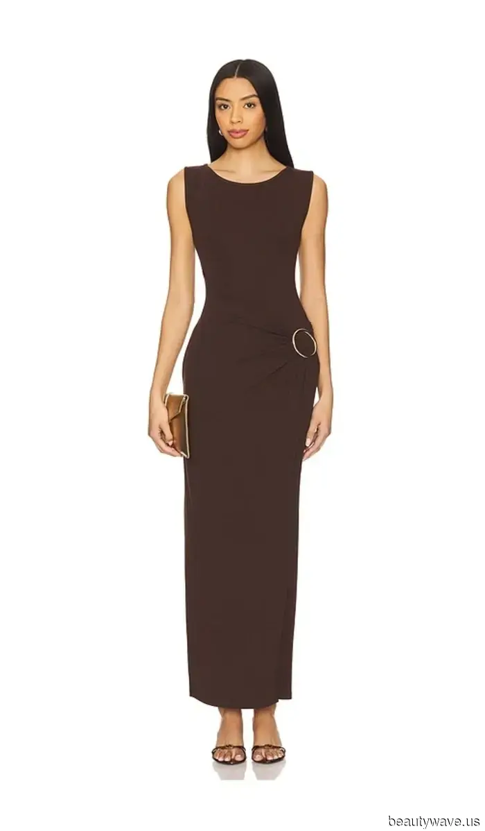 Si la comodidad de unos vaqueros y una camiseta viniera en forma de vestido, se vería muy parecido a esto&hellip;