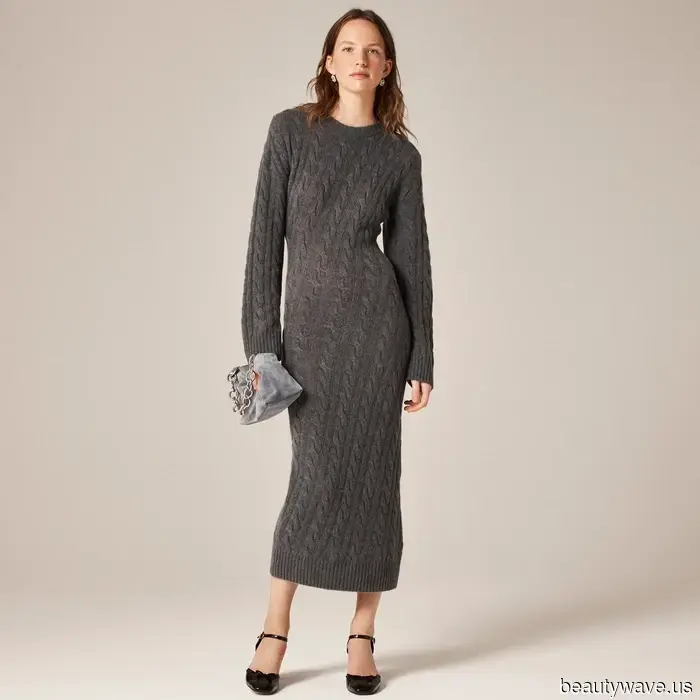 Out of nowhere, everyone with impeccable style is embracing these 7 "outdated" fall dress trends.