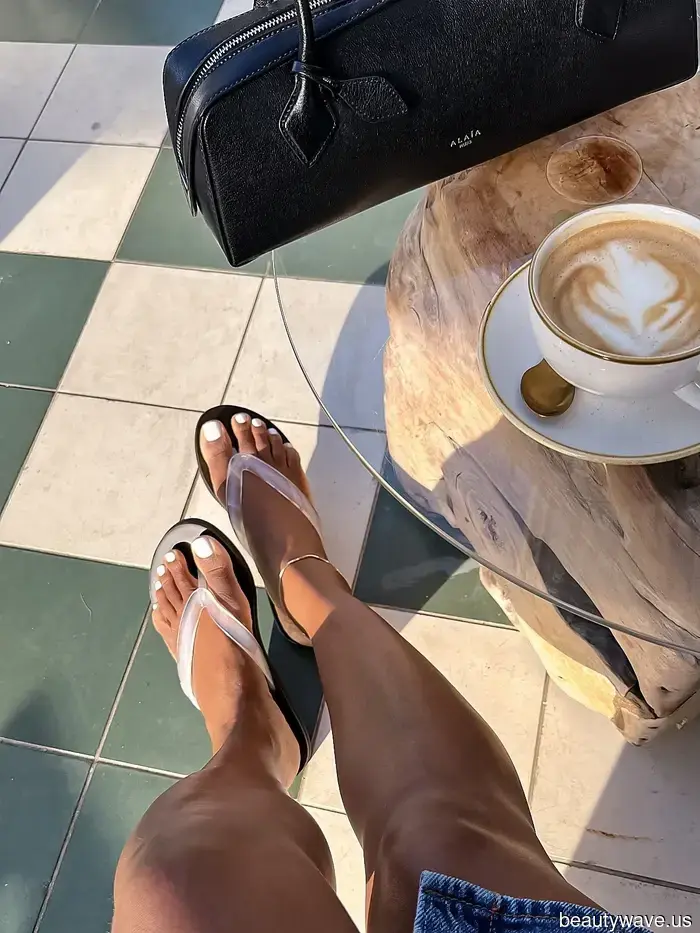 9 Sandalias de lujo que la gente de moda está usando para elevar sus atuendos de verano