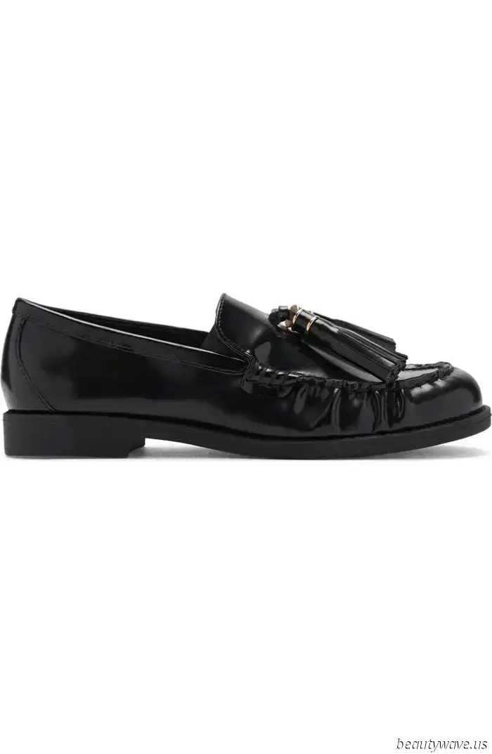 I couldn't help but observe that the trendiest dressers in L.A. consistently pair this shoe style with black trousers.
