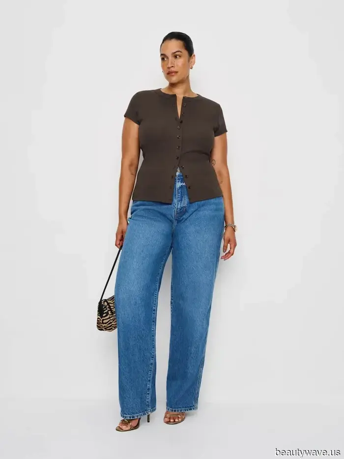 No puedo superar estos elegantes artículos de Reformation que están temporalmente rebajados por el Cyber Monday.