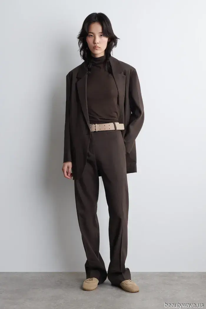 Se indossi leggings questo autunno, indossali in questa tonalità e abbinali a queste scarpe.