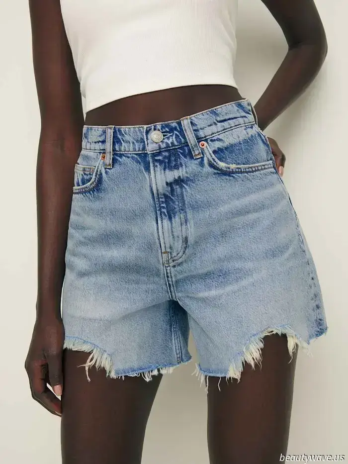 Non litigare con Dua Lipa e Simone Ashley — questo è l'unico modo per indossare i nostri jeans corti al momento