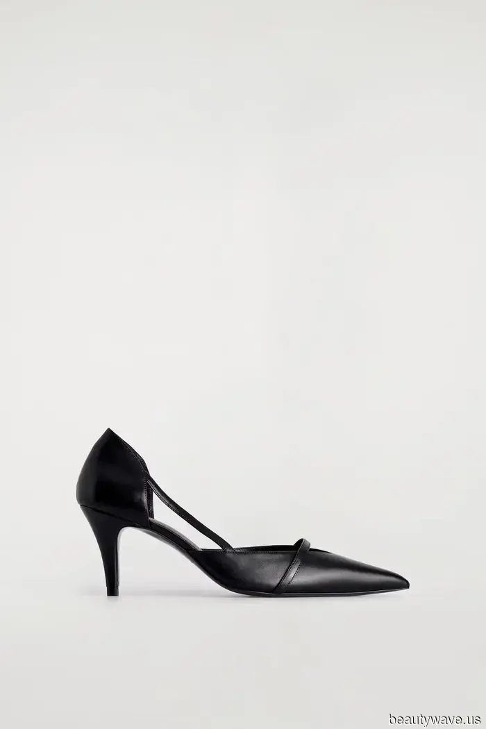 Spotted in New York—This Controversial Technique is the Hottest Method for Styling Heels at the Moment.