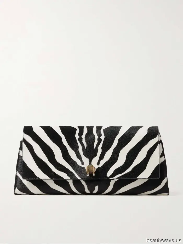 Wenn Sie genug von Leopardenmuster haben, hat Dua Lipa gerade den Taschen-Trend getragen, den Sie stattdessen kaufen sollten.