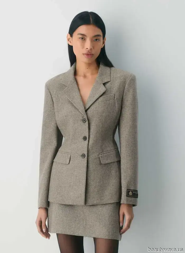 Every French woman's capsule wardrobe in Paris features these essential pieces.