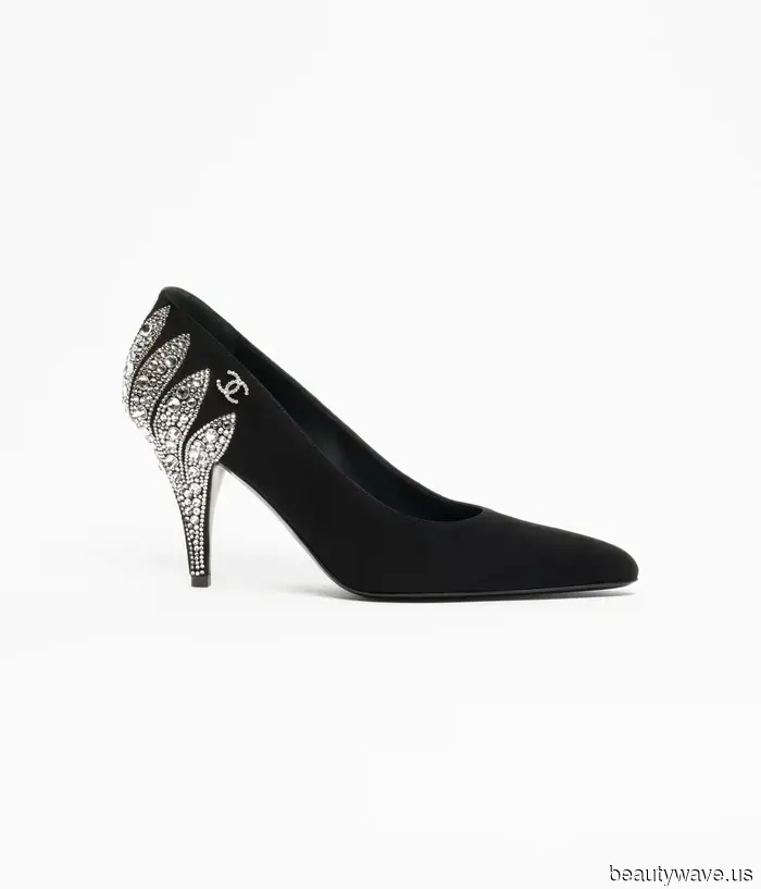 Forget Beaded Sandals—This Fall, Stylish Women in Paris, Milan, and NYC Are Embracing This Sophisticated Alternative.