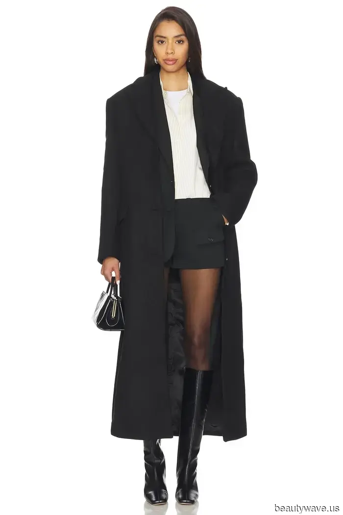 Die Ashley Olsen Methode, um einfache schwarze Mäntel schick und nicht langweilig aussehen zu lassen