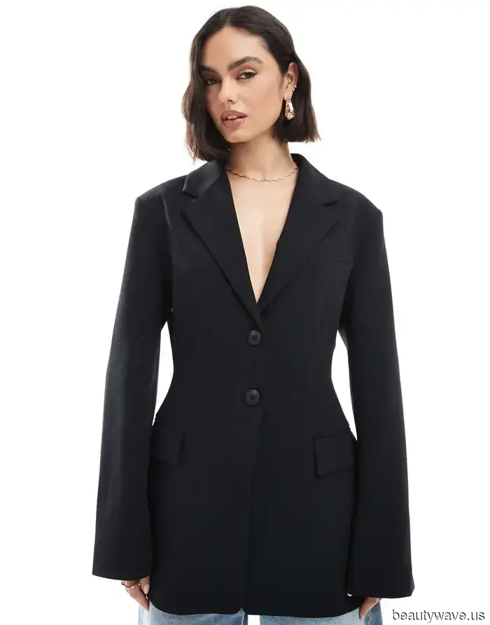 Individuals in London, Paris, and New York continually return to this stylish, effortless essential.