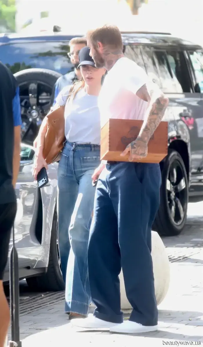 Victoria and J.Lo have convinced me—this combination of shoes and jeans makes denim appear the most refined.