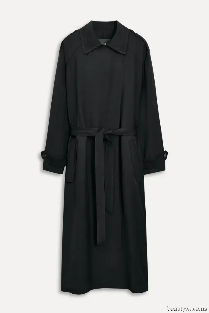 Ariana Grande has effortlessly made a seldom-seen winter jeans color look incredibly stylish.