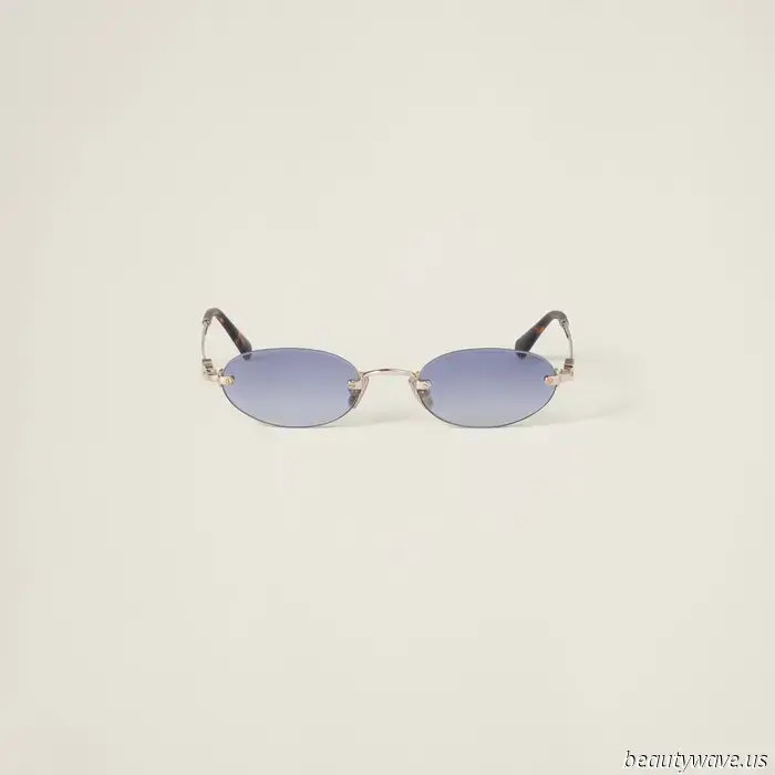 This straightforward accessory is incredibly wearable, functional, and stylish—indeed, the fashion set is loving it.