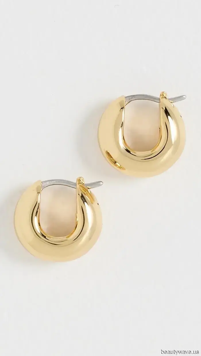 As a discerning shopper, I can confidently say that these 30 Cyber Monday selections from Shopbop have earned my endorsement.